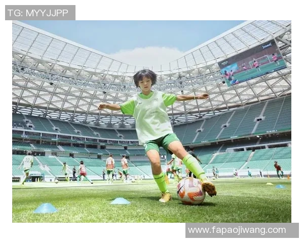 国外足球明星携子女接受媒体采访分享育儿经验与职业生涯故事