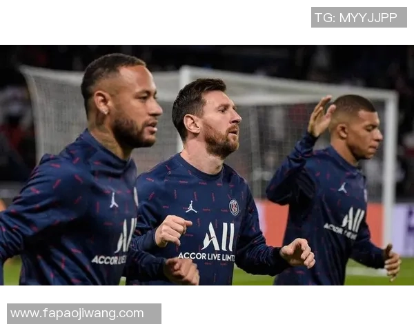 足球明星海报中的精彩瞬间与文字解说完美结合的视觉盛宴 足球明星海报中的精彩瞬间与文字解说完美结合的视觉盛宴