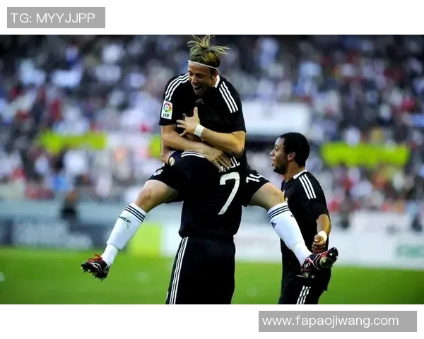 足球明星背影中的难忘瞬间与他们的传奇故事 足球明星背影中的难忘瞬间与他们的传奇故事